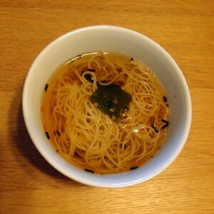 まぜこみ鮭わかめふりかけ入りにゅう麺